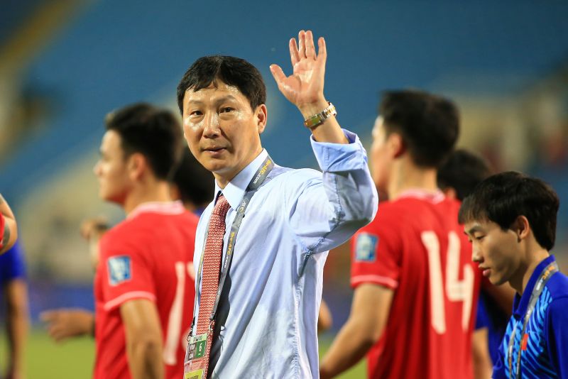 huan-luyen-vien-kim-sang-sik