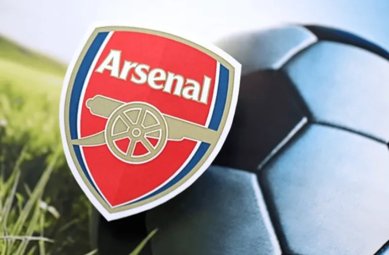 Khẩu pháo trên logo Arsenal là biểu tượng nhận diện quan trọng, gợi nhớ nguồn gốc lịch sử và biệt danh The Gunners.