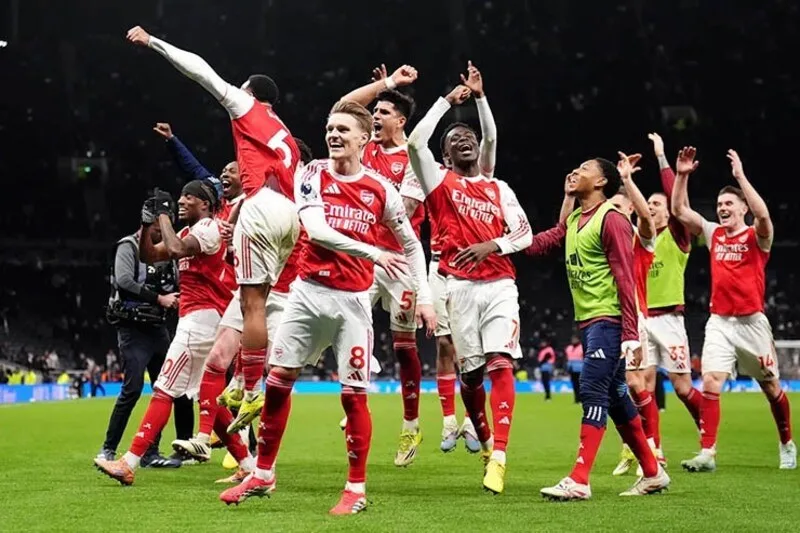 Vị thế của Arsenal được xây dựng từ lịch sử, danh hiệu, phong cách thi đấu và lượng cổ động viên trung thành trên toàn cầu.